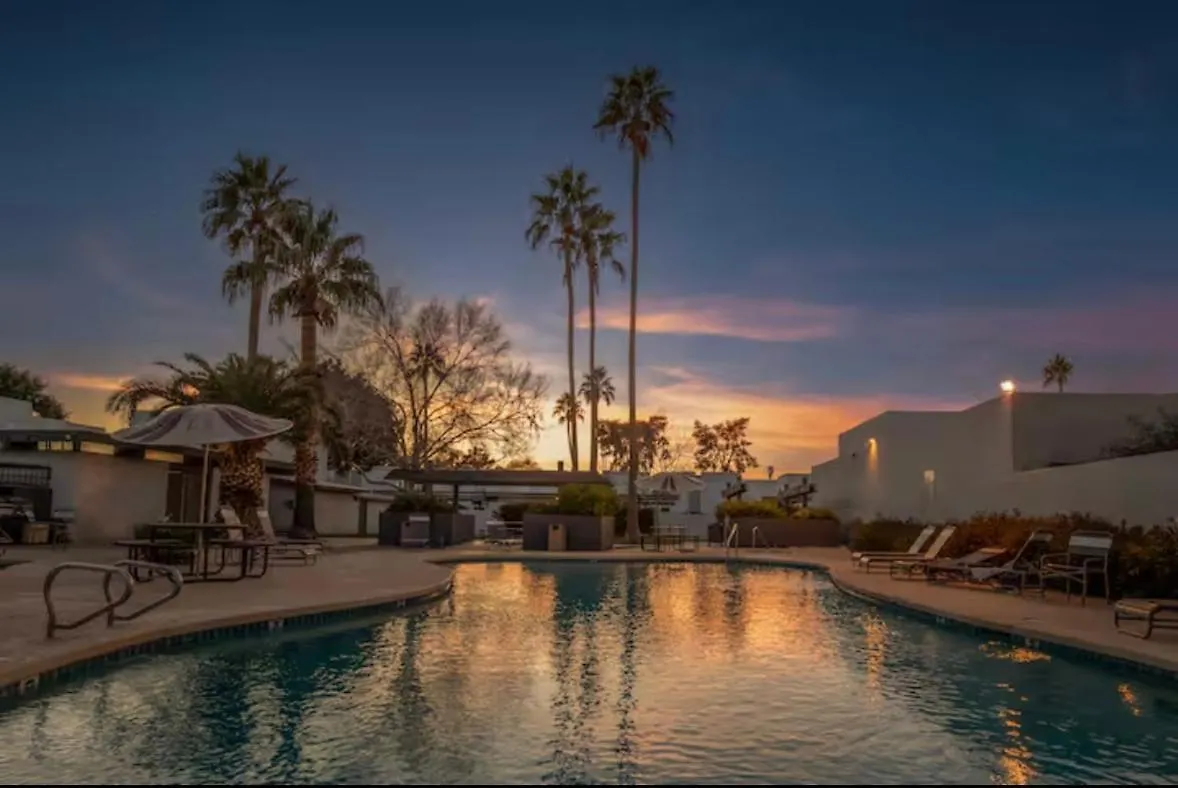 Western Themed Old Town Scottsdale Condo With King Bed And Community Pool